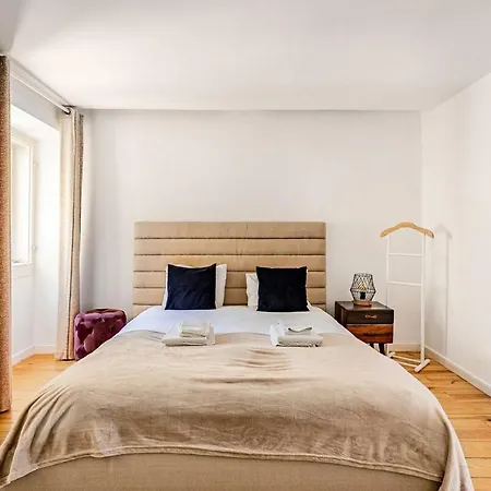 아파트 Charming And Stylish Downtown In Xix Century Building