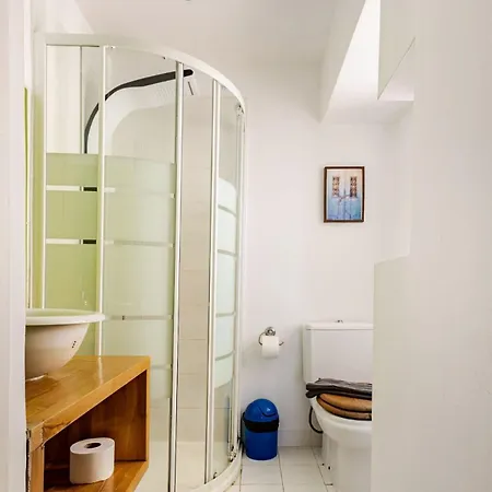 아파트 Charming And Stylish Downtown In Xix Century Building