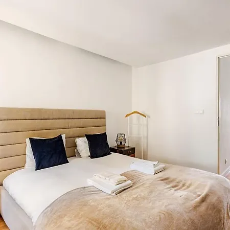 Charming And Stylish Downtown In Xix Century Building 아파트 *