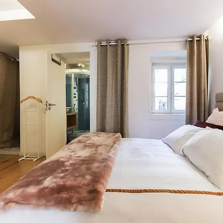 Charming And Stylish Downtown In Xix Century Building 리스본