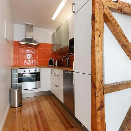 Charming And Stylish Downtown In Xix Century Building Lissabon